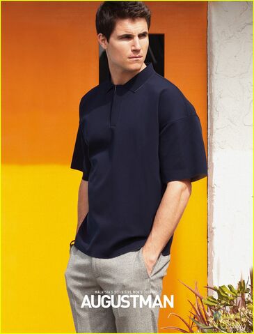 File:Robbie Amell 145.jpg