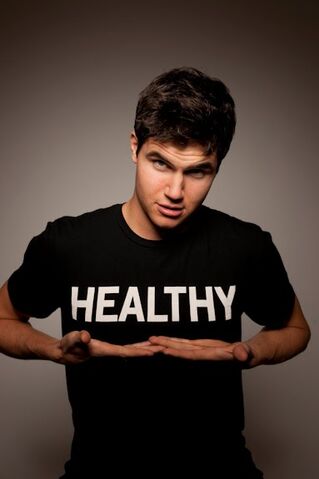 File:Robbie Amell 026.jpg