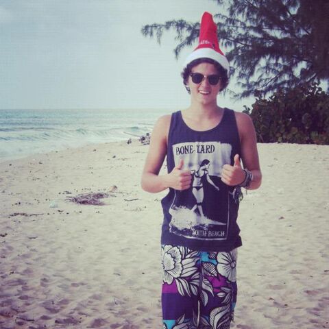 Archivo:Brad-christmas-beach.jpg
