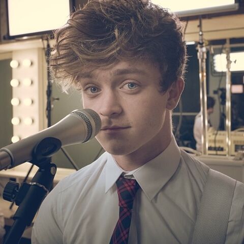 Archivo:Connor-Ball-The-Vamps.jpg