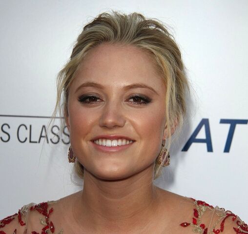 File:Maika-monroe-1367774069.jpg