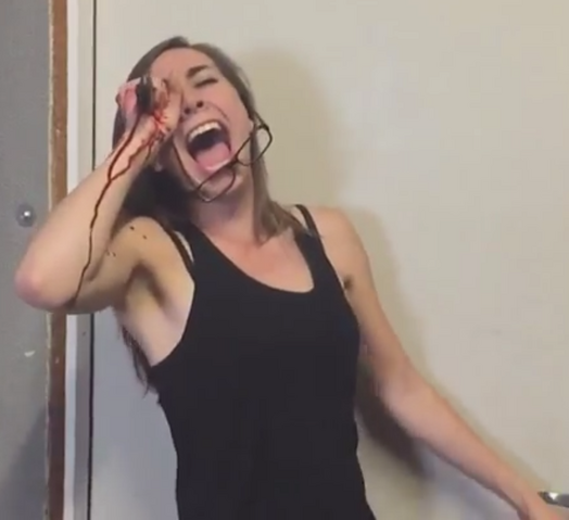 File:Lizknifeeye.png