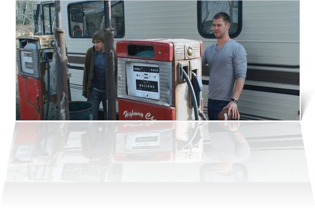 File:Chris-hemsworth-curt-vaughan-and-fran-kranz.jpg
