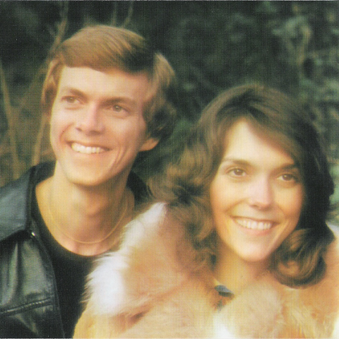 File:The Carpenters - 1976.png