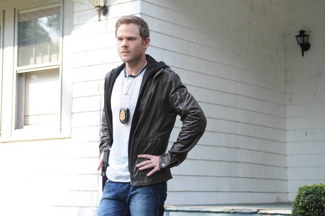 File:1x02 MikeWeston.jpg
