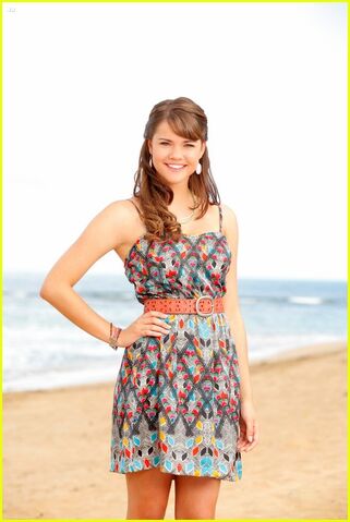 File:Ross-lynch-maia-mitchell-tbm-trailer-01.jpg