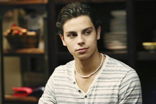 Fichier:The-Fosters-1x08-Clean-22.jpg