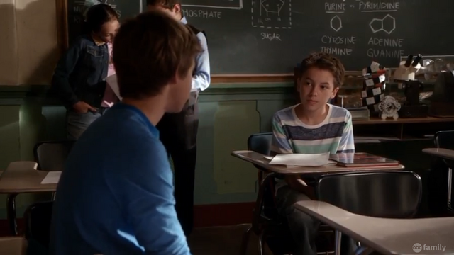 Fichier:The-Fosters-1x07-The-Fallout-3.png