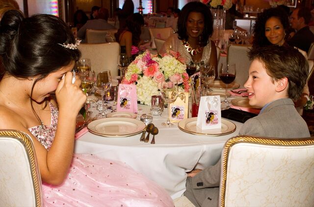 Fichier:The-fosters-quinceanera-33.jpg