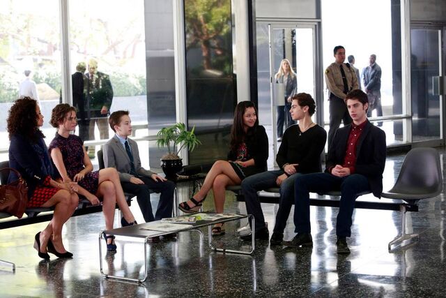 Fichier:The Fosters-1x21-Adoption-Day-6.jpg