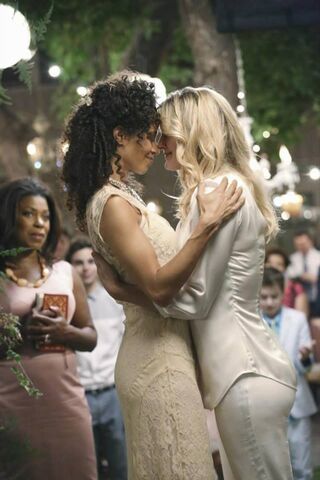 Fichier:The-Fosters-1x10-I-Do-2.jpg