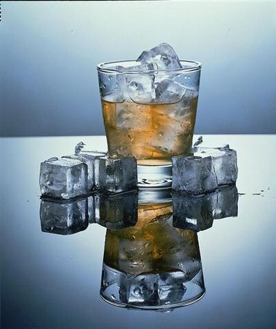File:Whiskey.jpg