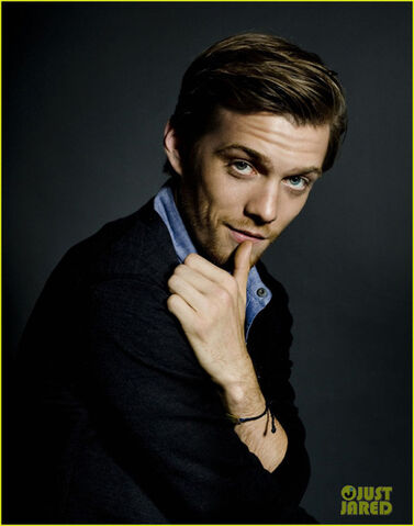 File:Jake-abel-the-host-cast-portraits-exclusive-02.jpg