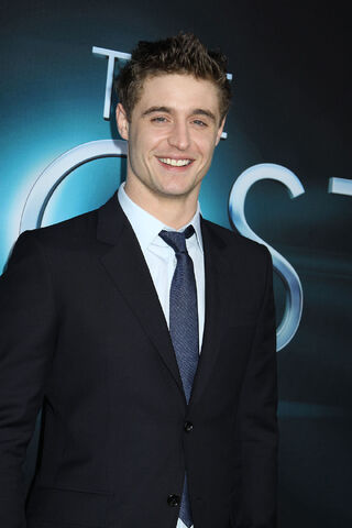 File:Maxironsthehostpremiere1.jpg