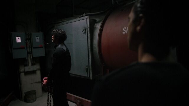 File:The100 S4 The Other Side Bellamy Murphy.jpg