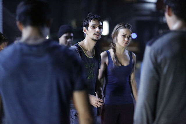 File:The 100 4x11 - Jasper & Harper pic 7.jpg