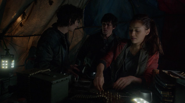 File:JasperRavenBellamy2x09.png