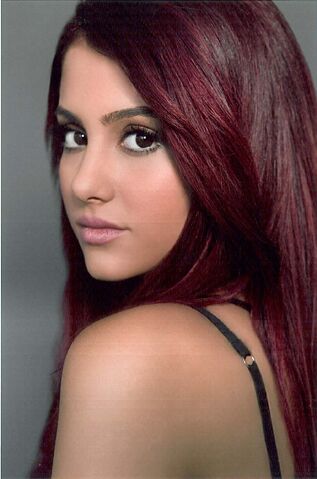 File:Ariana-3-ariana-grande-24458566-1209-1931.jpg