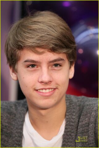 File:Dylan-cole-sprouse-milkshake-02.jpg