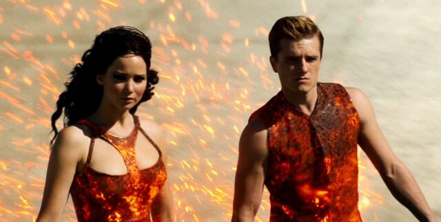 File:Jennifer-Lawrence-on-fire-in-New-Hunger-Games-Catching-Fire-Trailer.jpg