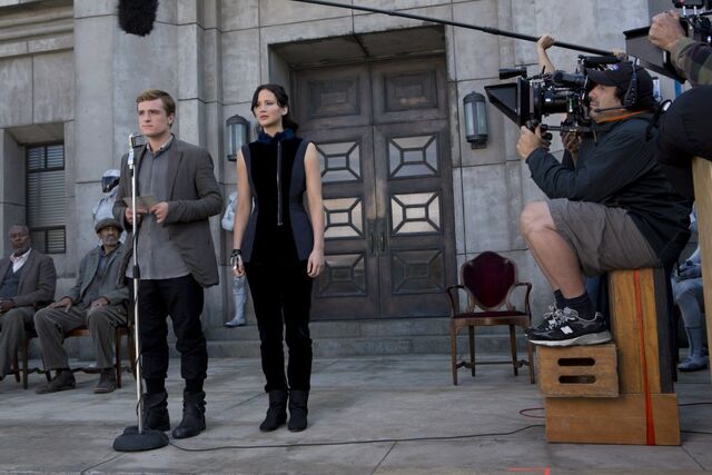 File:Bts-victorytour-katnisspeeta cf.jpg