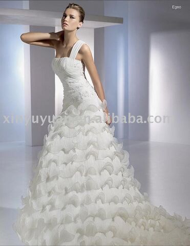File:Annie Cresta's Interview Gown.jpg