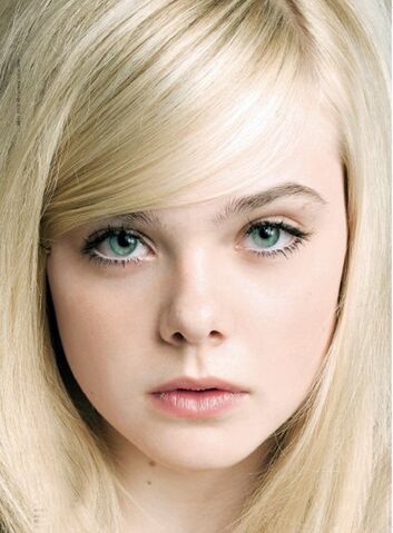 File:Elle-fanning-gioia (2).jpg