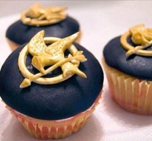 File:My Birthday Cupcakes.jpg
