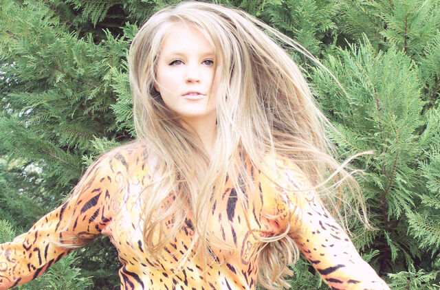 File:Animal-print-blonde-blonde-hair-eyes-girl-Favim.com-313713.jpg