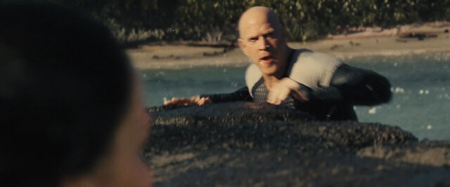 File:Katniss stares Brutus.jpg