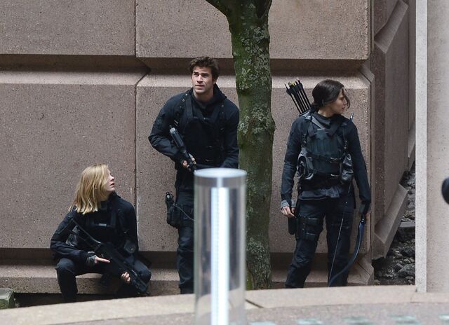 File:Mockingjay part 2 set photo.jpeg