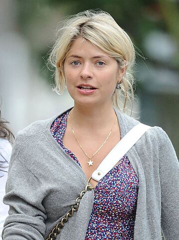 File:Holly-willoughby-no-make-up-1357312677-view-1.jpg