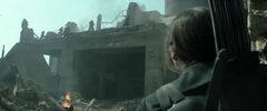 Katniss observando a los nidos de ametralladoras