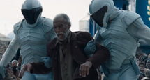 Agentes de la paz sometiendo al anciano.png