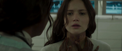 Katniss siendo atendida por la Dra. Aurelius.png
