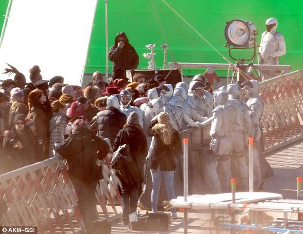 File:Mj set photo -2.jpeg