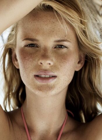 File:LauraPow'.jpg