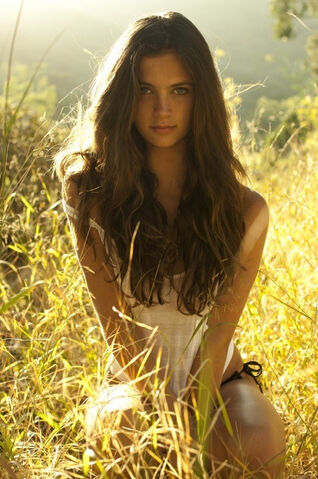 File:Beautiful-brown-hair-fashion-girl-Favim.com-663175 large.jpg