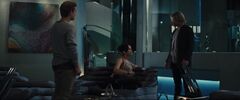 Katniss y Peeta hablando con Haymitch en los Alojamientos.jpg