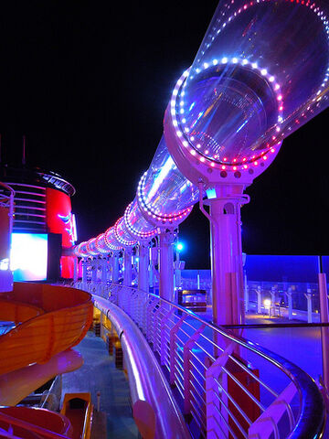File:Aquaduck disney dream night.jpg
