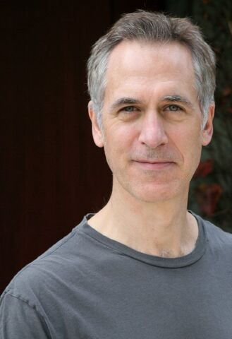 File:Tom Amandes.jpg