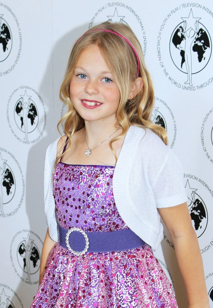 Image Isabella cramp 1.png The Neighbors Wiki FANDOM powered by Wikia