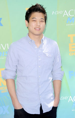File:Ki+Hong+Lee+2011+Teen+Choice+Awards+Arrivals+DvixeDVOTh9l-Ki Hong Lee.jpg