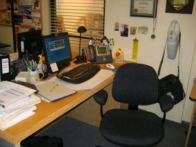 File:Creed'sDesk.jpg