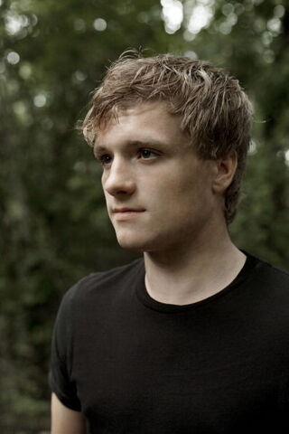 File:Hunger-games-peeta-mellark-josh-hutcherson-i18.jpg