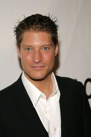File:Sean+Kanan+Premiere+Across+Hall+Arrivals+-2FjRU0YE-Jx.jpg