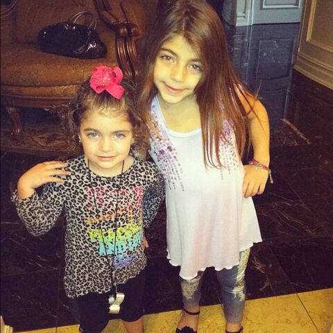 File:Milania and Audriana Giudice.jpg