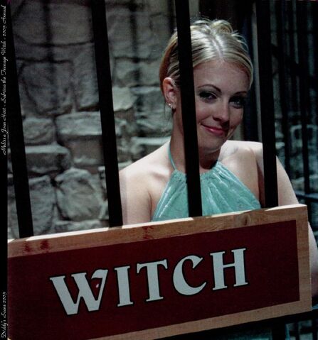 File:Melissa-joan-hart-sabrina-teenage-witch-2005-annual-4.jpg