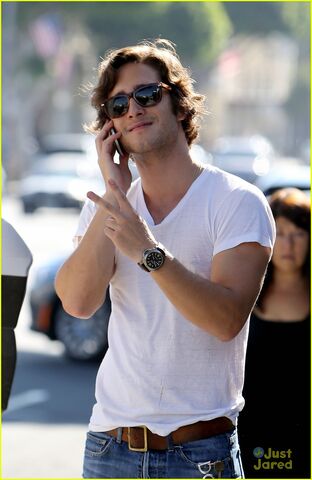 File:Diego-boneta-rock-ages-dvd-11.jpg