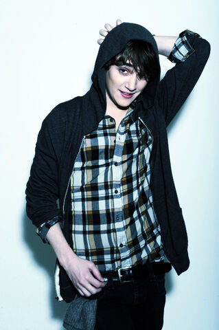 File:Kyle-kyle-gallner-30376303-399-600.jpg